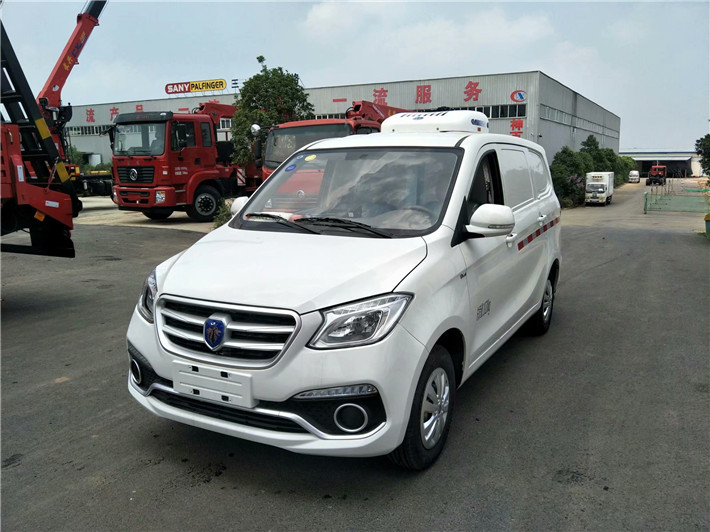 福田伽途ix5小(xiǎo)型面包冷藏車(chē)