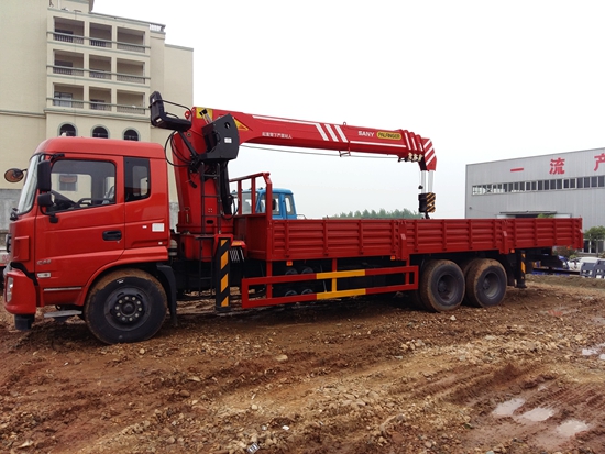 東風商用新款後雙橋随車(chē)吊