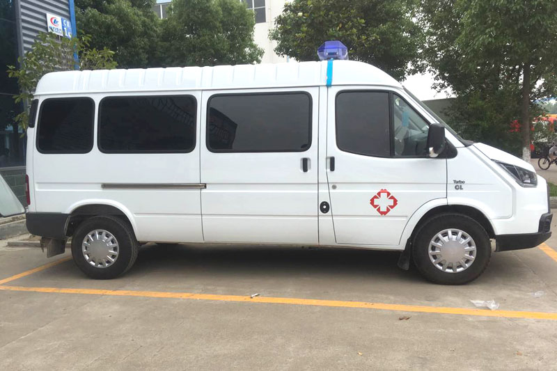 特順長軸柴油救護車(chē)